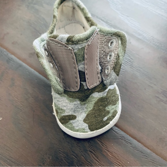 Old Navy Baby Cute Camo Easy Slip-On Soft Shoes | Size: 3-6m. | Color: Camo - Picture 9 of 9